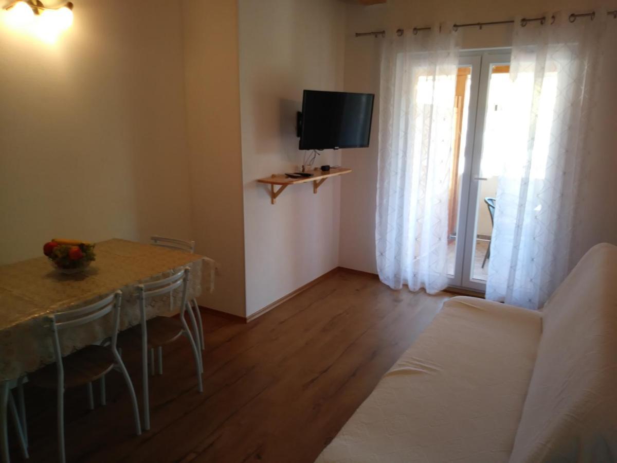 Nives Apartmani Pakostane Bagian luar foto
