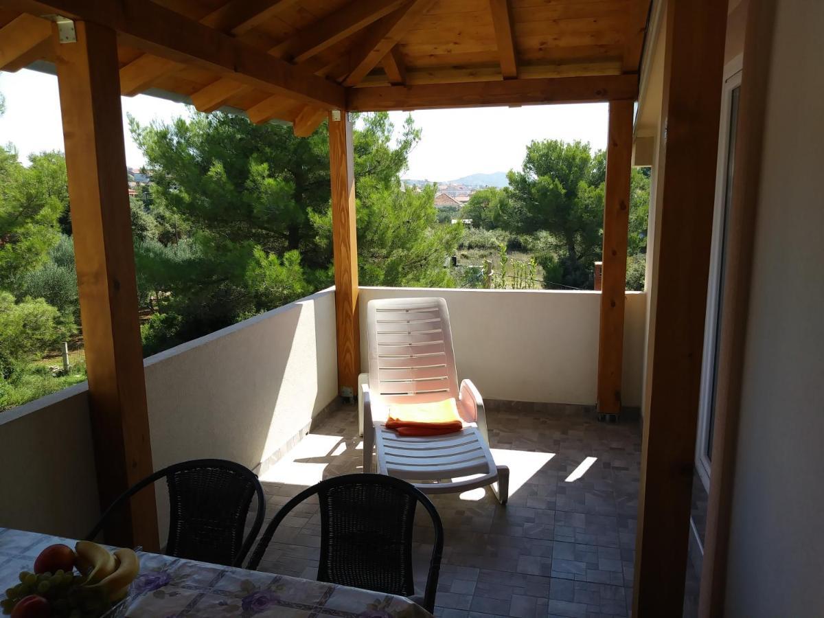 Nives Apartmani Pakostane Bagian luar foto