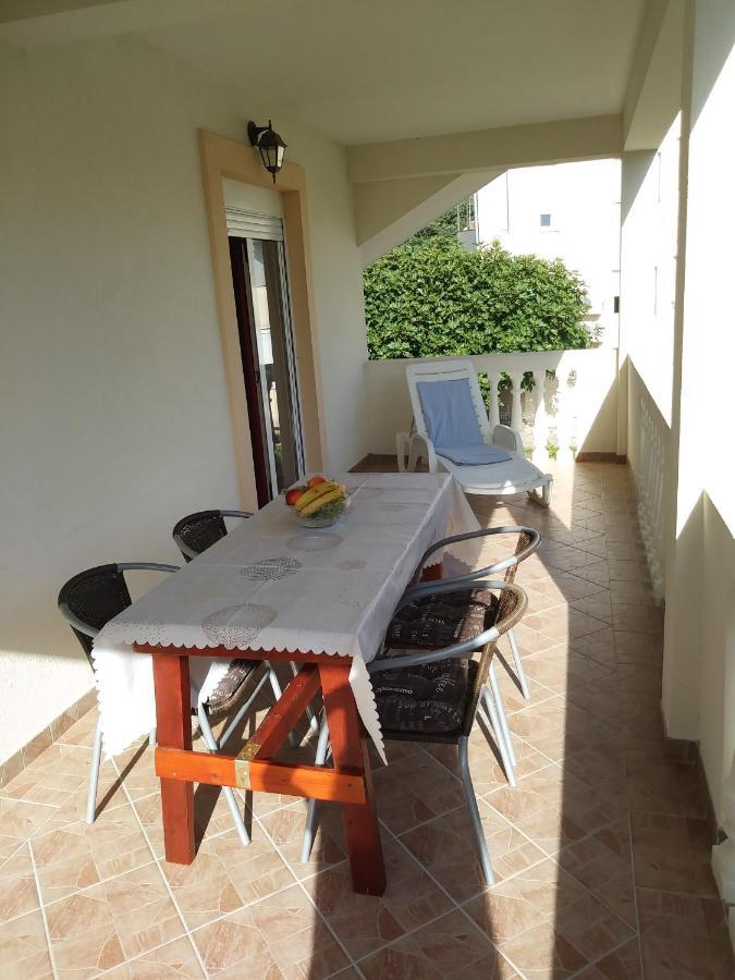 Nives Apartmani Pakostane Bagian luar foto