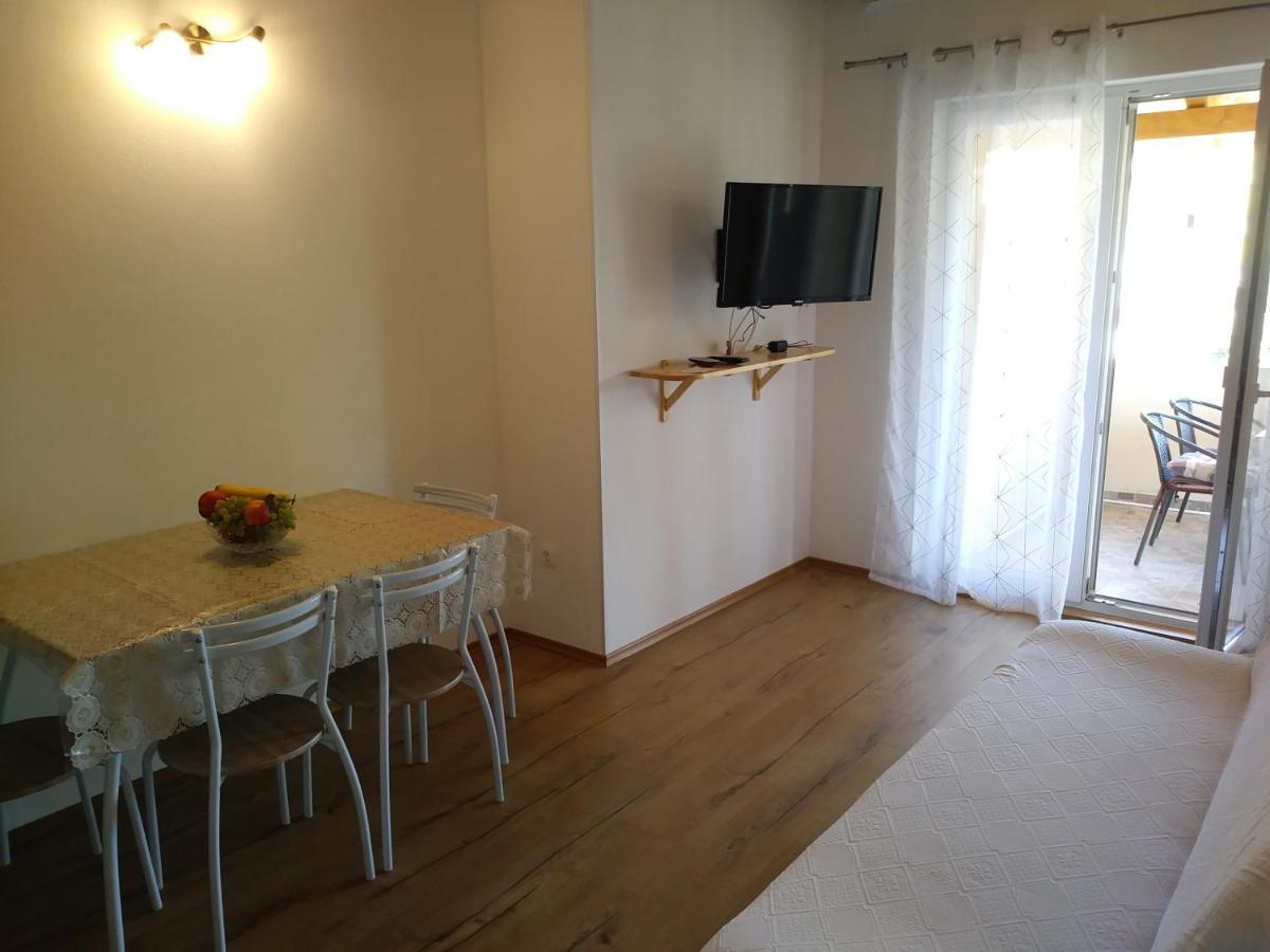 Nives Apartmani Pakostane Bagian luar foto