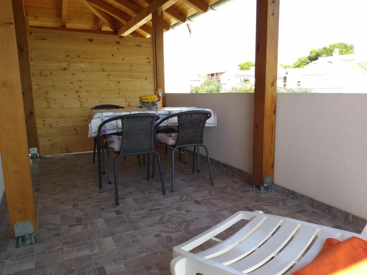 Nives Apartmani Pakostane Bagian luar foto