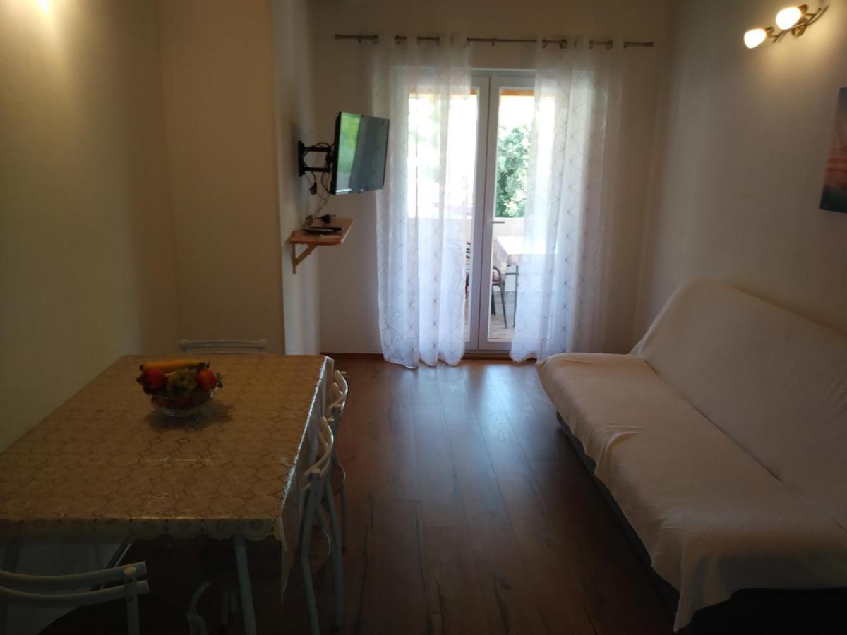 Nives Apartmani Pakostane Bagian luar foto