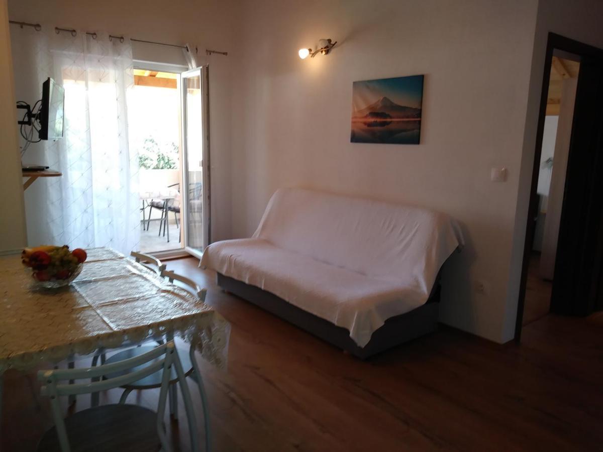 Nives Apartmani Pakostane Bagian luar foto