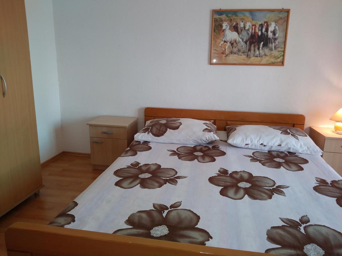 Nives Apartmani Pakostane Bagian luar foto