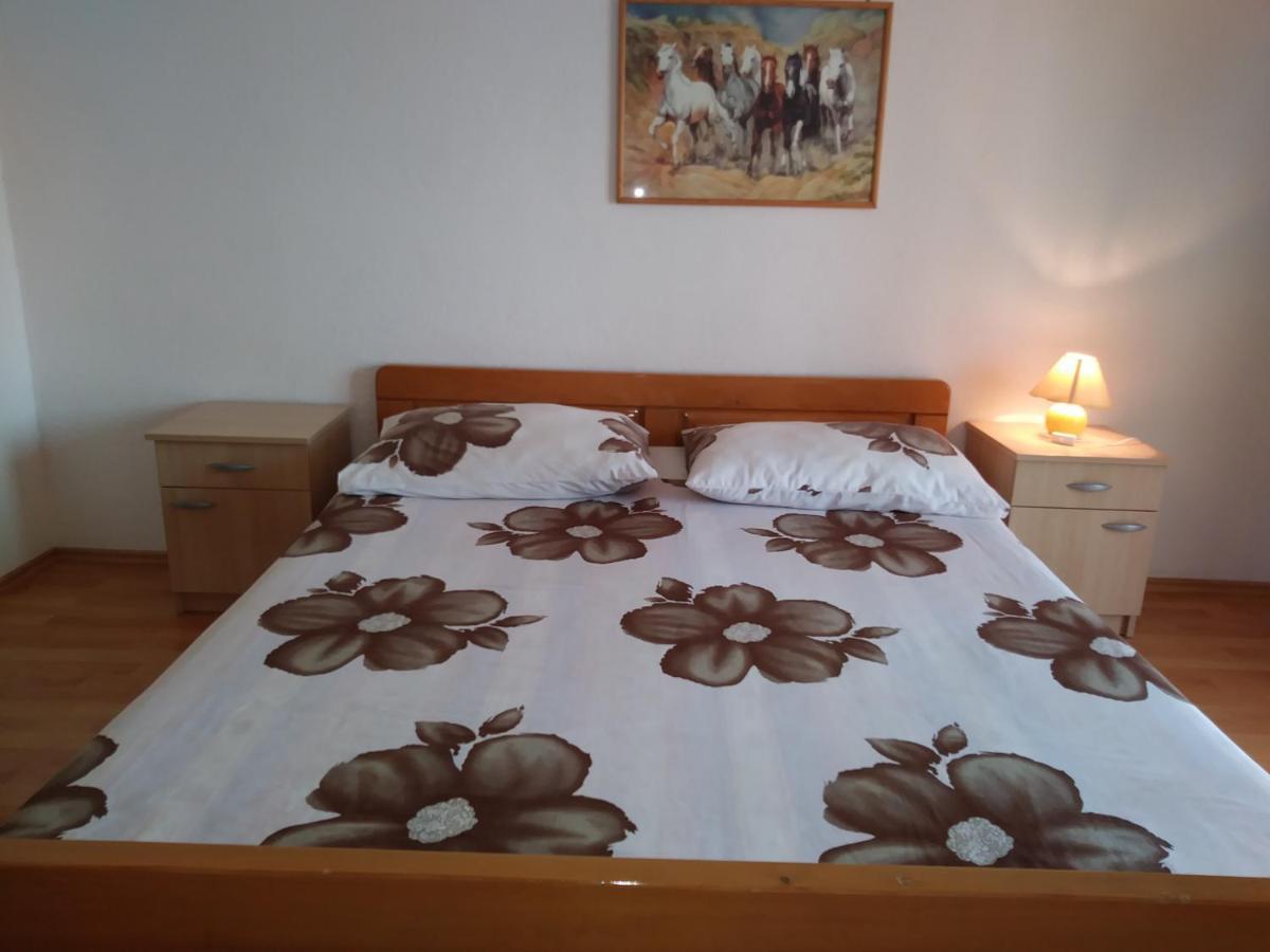 Nives Apartmani Pakostane Bagian luar foto