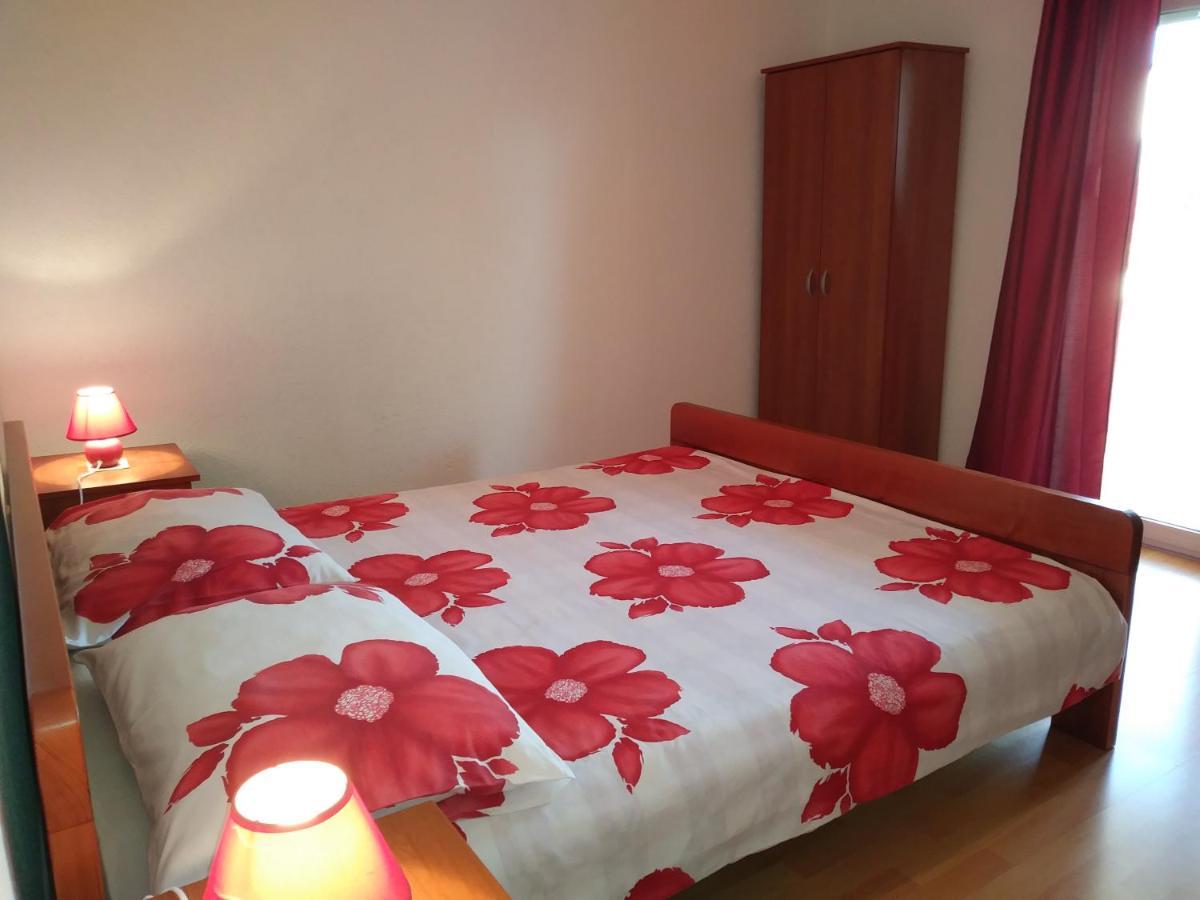 Nives Apartmani Pakostane Bagian luar foto