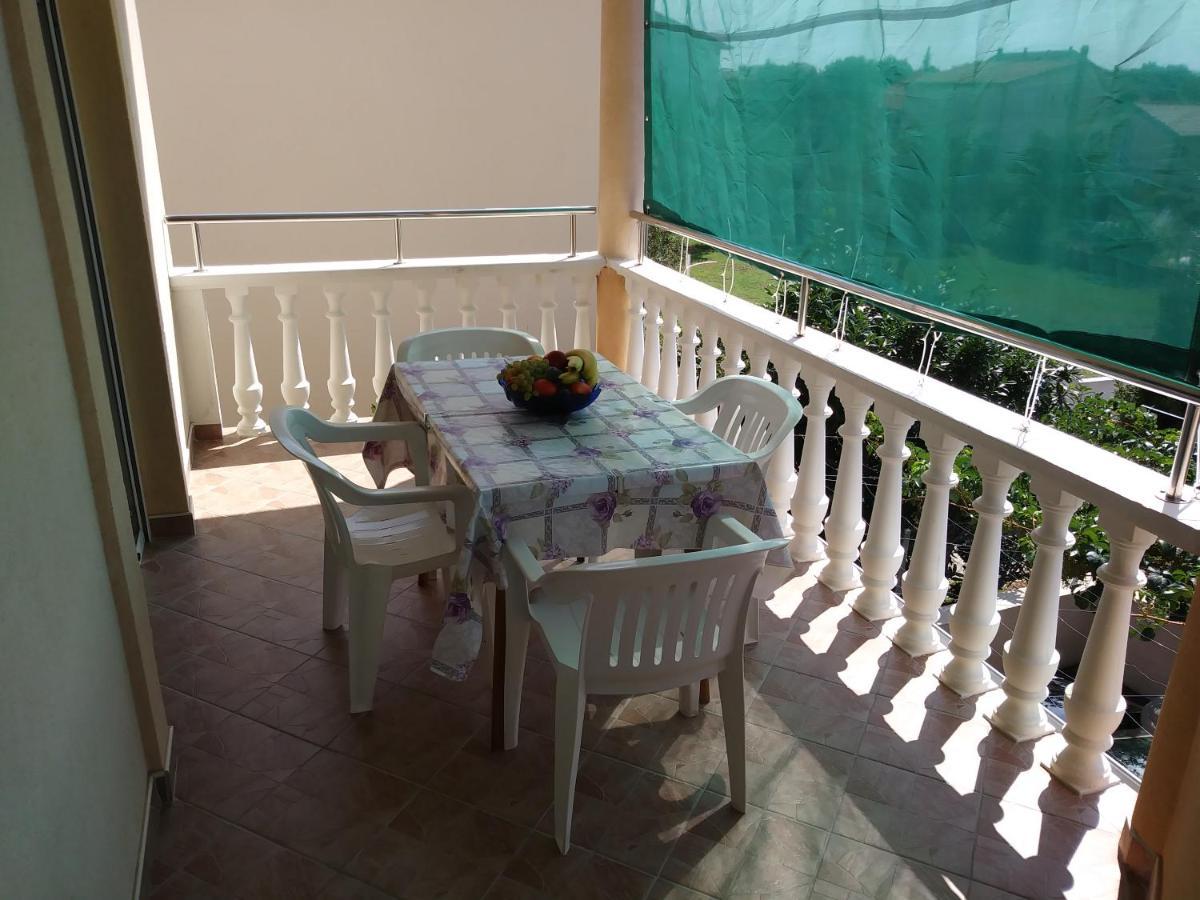 Nives Apartmani Pakostane Bagian luar foto