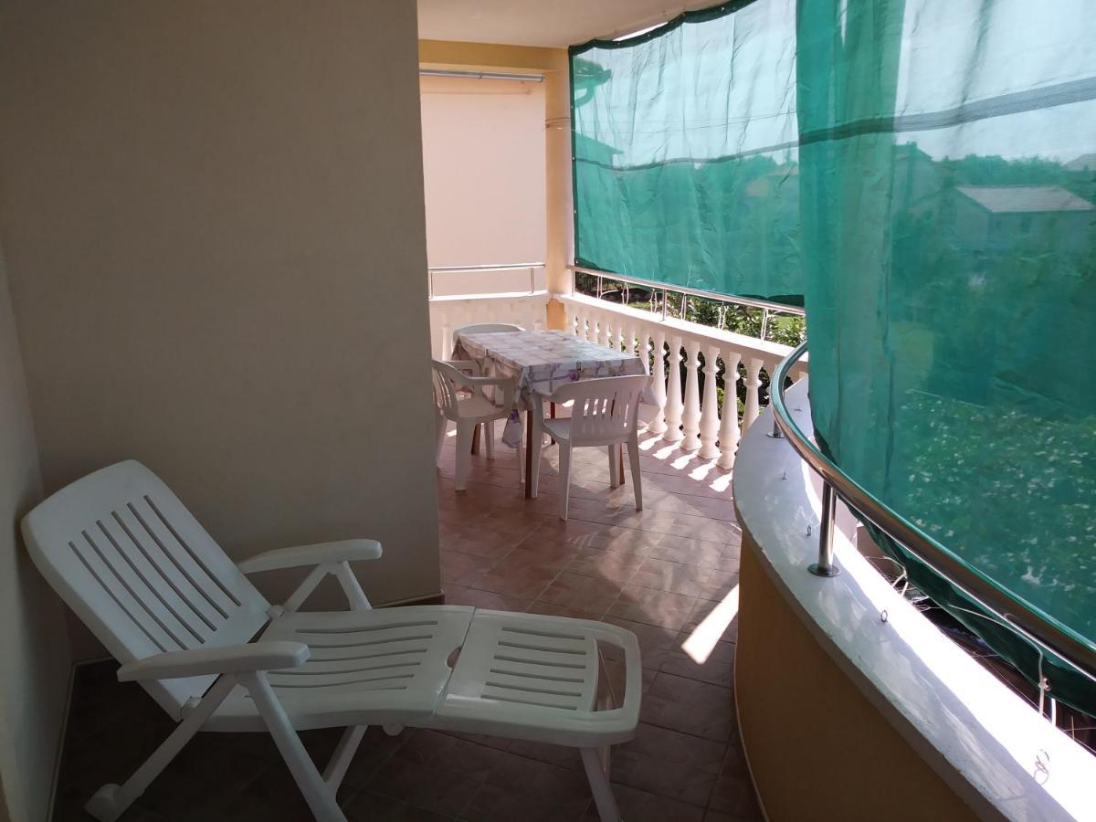 Nives Apartmani Pakostane Bagian luar foto