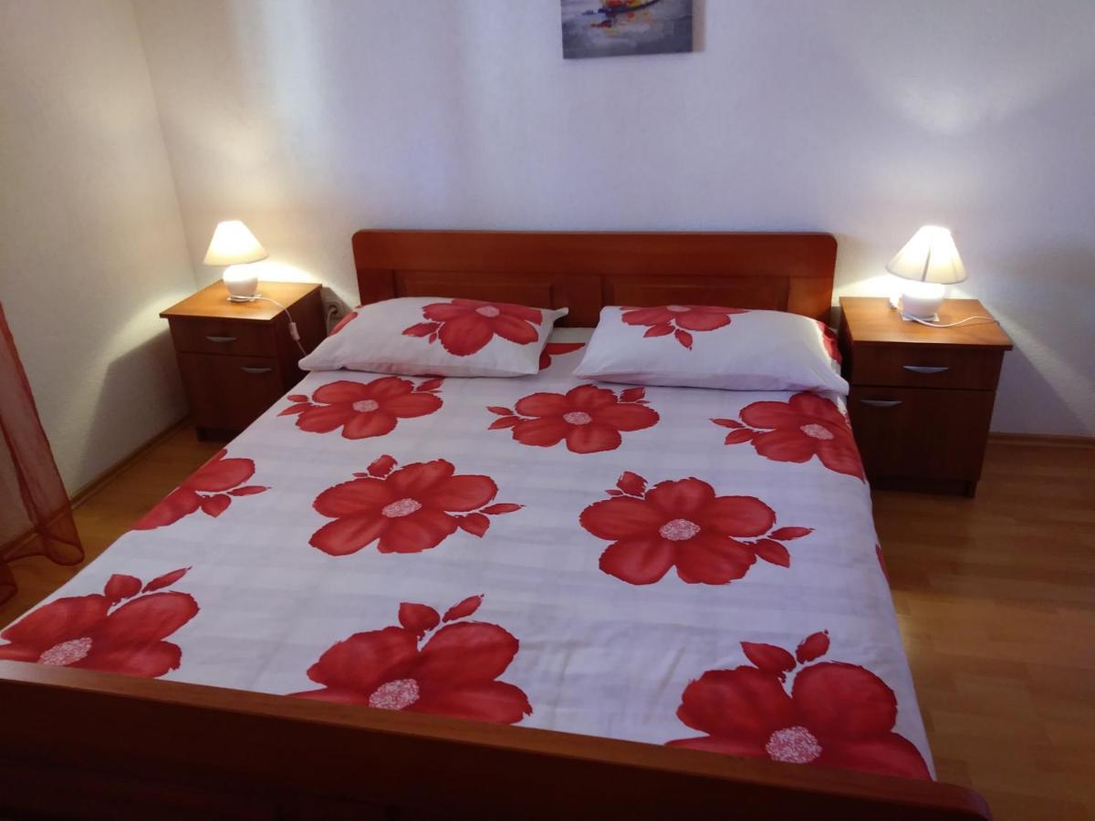 Nives Apartmani Pakostane Bagian luar foto
