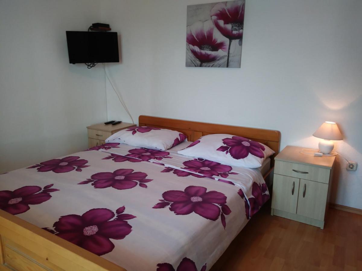 Nives Apartmani Pakostane Bagian luar foto
