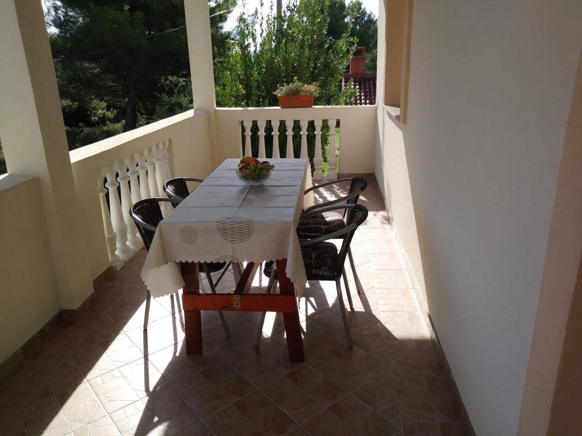 Nives Apartmani Pakostane Bagian luar foto