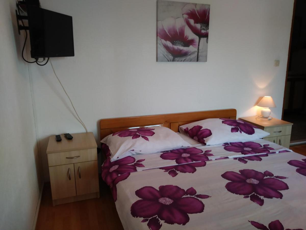 Nives Apartmani Pakostane Bagian luar foto