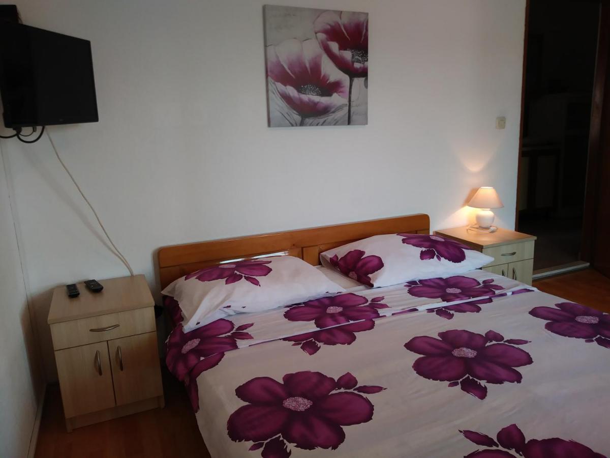 Nives Apartmani Pakostane Bagian luar foto
