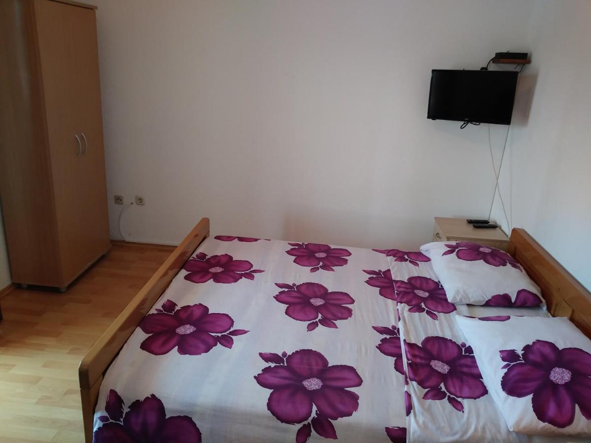 Nives Apartmani Pakostane Bagian luar foto