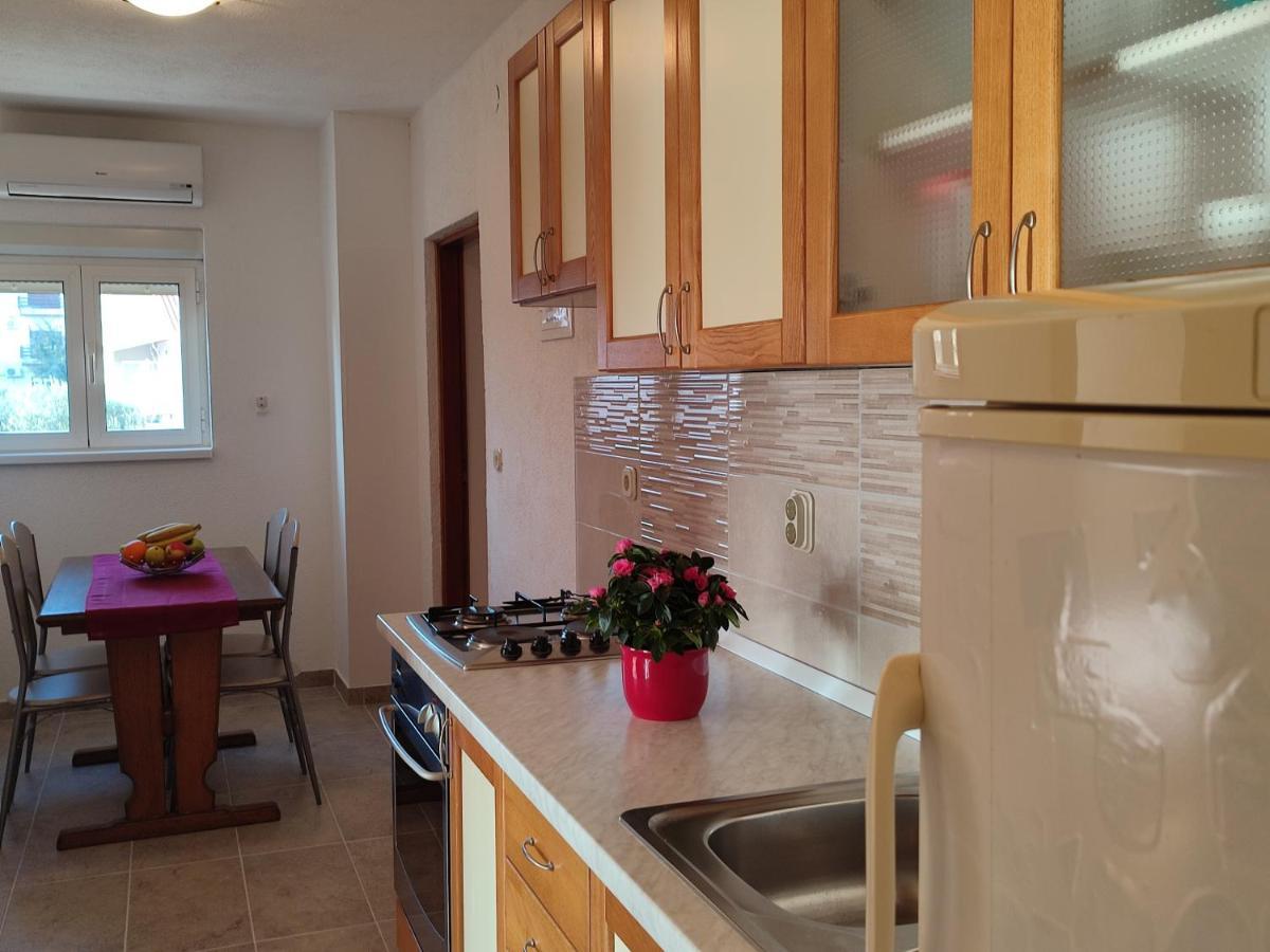 Nives Apartmani Pakostane Bagian luar foto