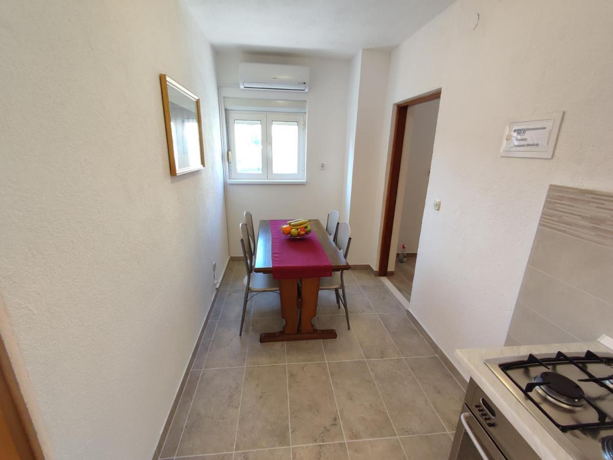 Nives Apartmani Pakostane Bagian luar foto