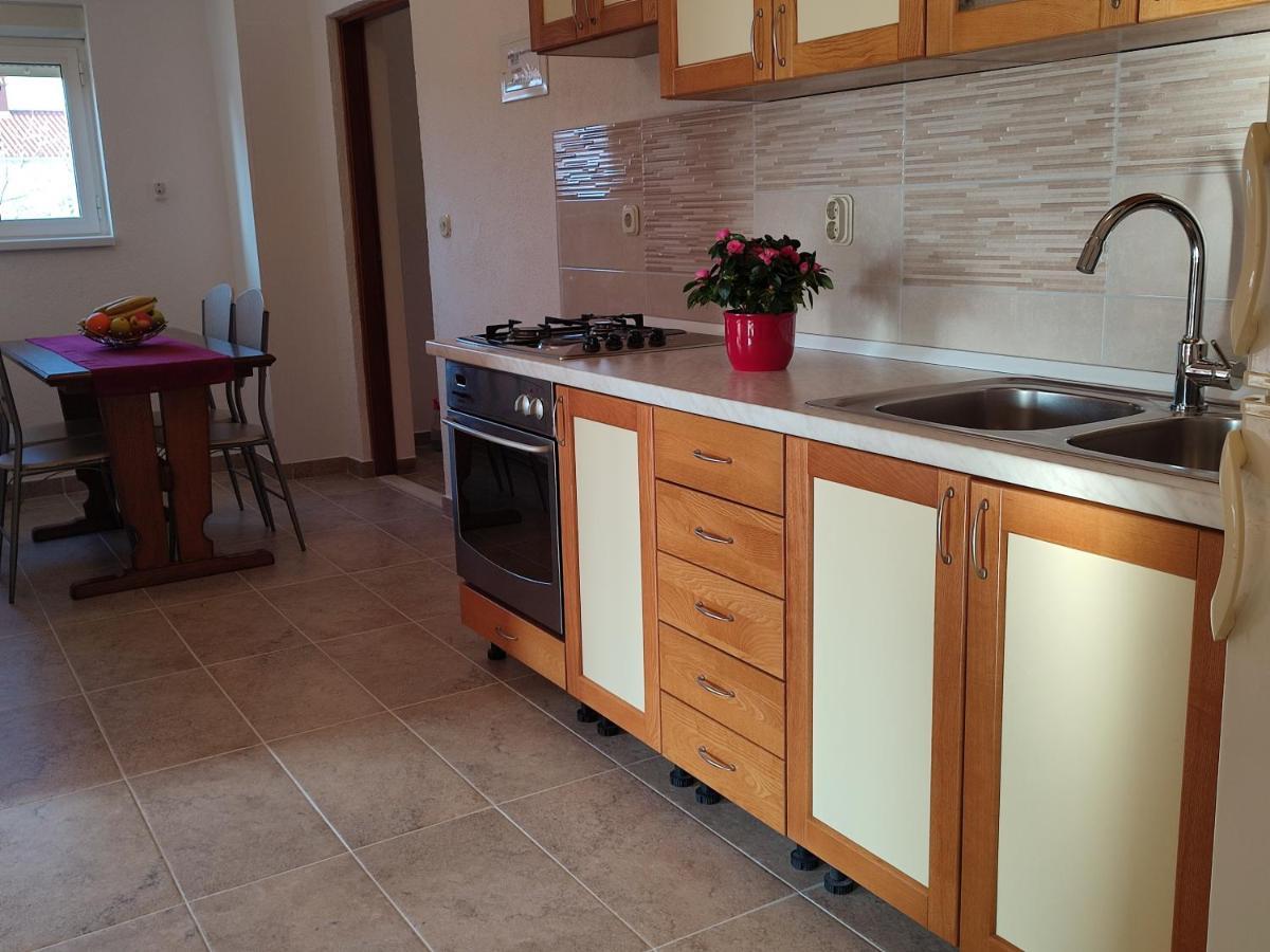Nives Apartmani Pakostane Bagian luar foto