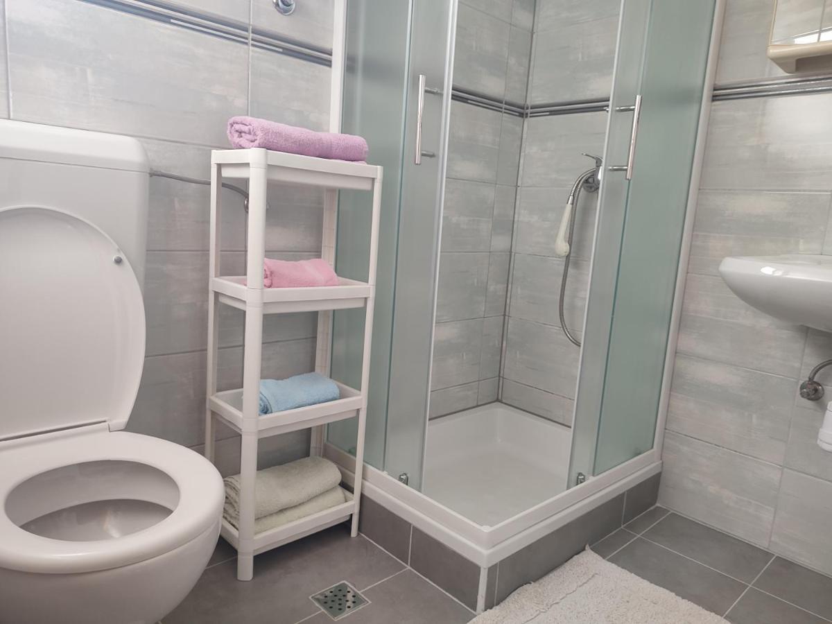 Nives Apartmani Pakostane Bagian luar foto
